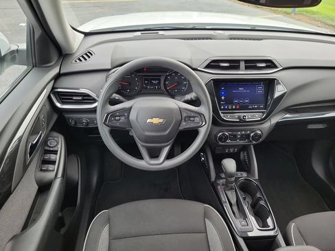 Used 2023 Chevrolet TrailBlazer LT w/ Convenience Package AWD/4WD image 13