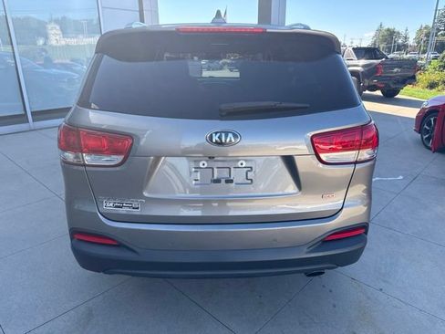 Used 2017 Kia Sorento AWD w/ LX Convenience Package image 6