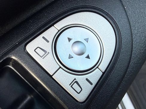 Used 2016 Mercedes-Benz Metris Passenger image 39
