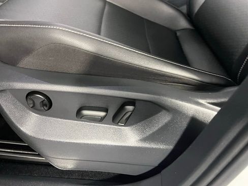 Used 2021 Volkswagen Tiguan SE R-Line image 23