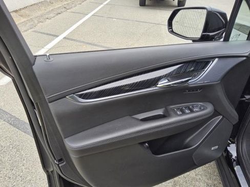 Used 2023 Cadillac XT6 Premium Luxury FWD image 9