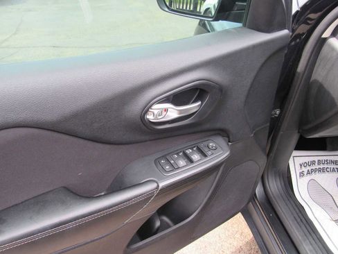 Used 2016 Jeep Cherokee Latitude image 9