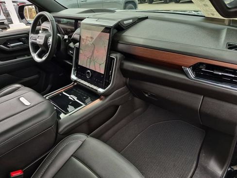 Certified 2025 GMC Yukon XL Denali AWD/4WD image 21