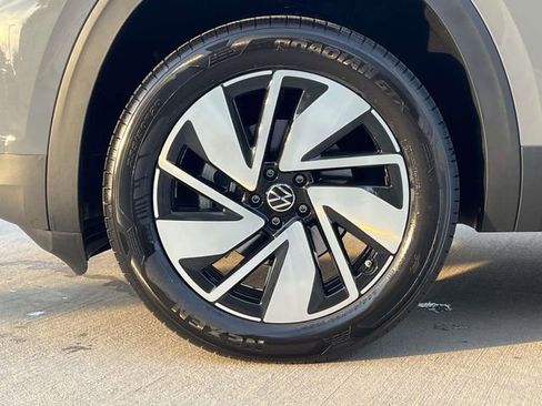 New 2026 Volkswagen Atlas SEL image 6