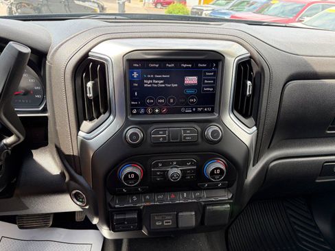 Used 2021 Chevrolet Silverado 1500 LT w/ Z71 Off-Road Package AWD/4WD image 12