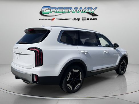 Used 2024 Kia Telluride EX w/ EX Captain's Chair Package FWD image 4