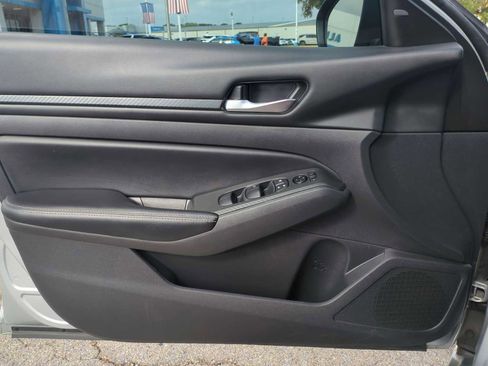 Used 2024 Nissan Altima 2.5 SV image 20