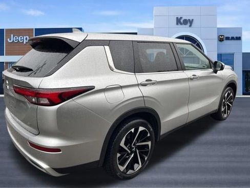Used 2024 Mitsubishi Outlander SE AWD/4WD image 5