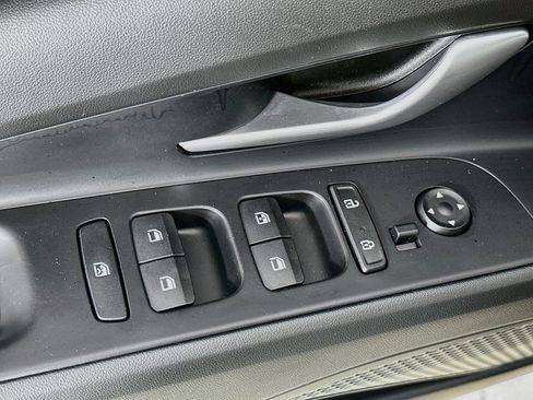 Used 2023 Hyundai Elantra SEL FWD image 17