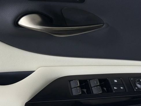 Used 2025 Lexus ES 350 w/ Premium Package FWD image 17