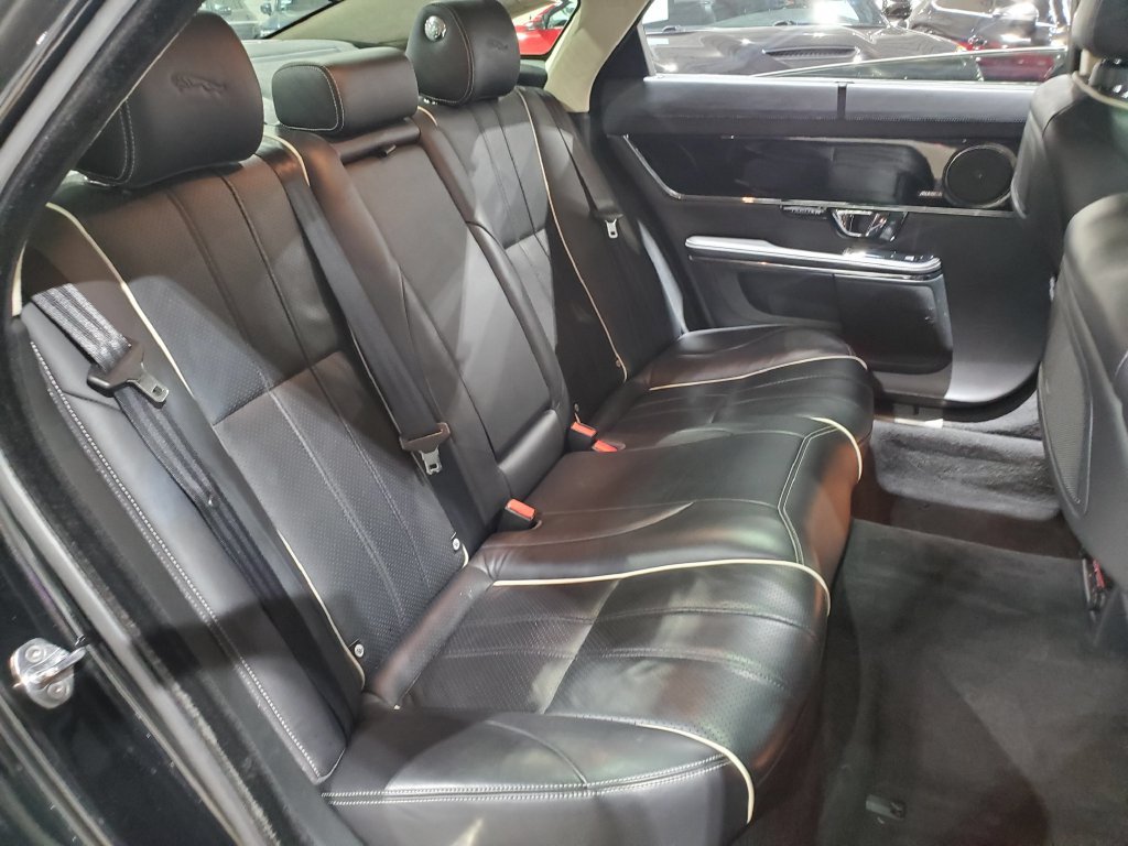 Used 2014 Jaguar XJ L Supercharged RWD image 21