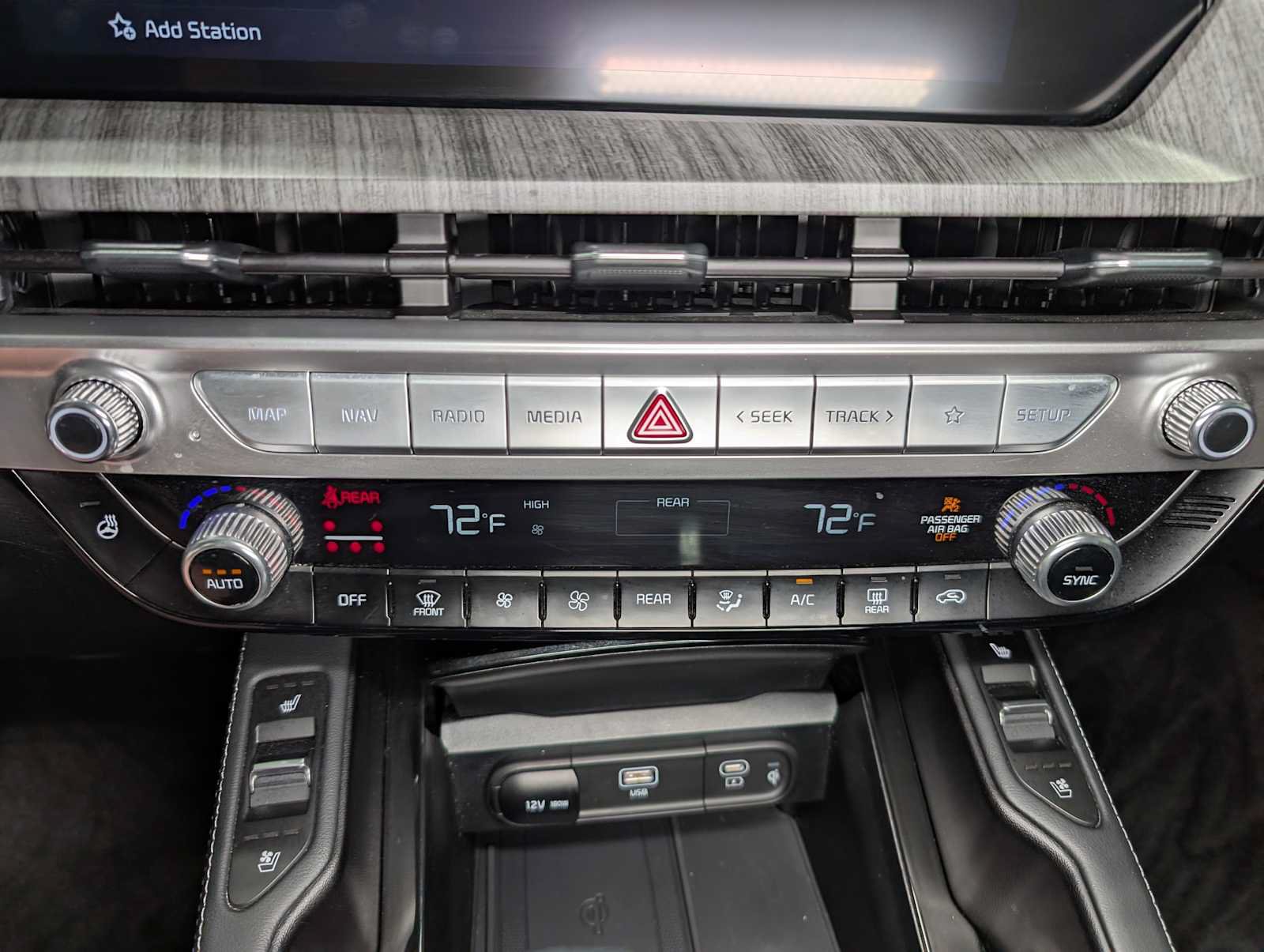 Used 2024 Kia Telluride EX w/ EX Captain's Chair Package AWD/4WD image 34
