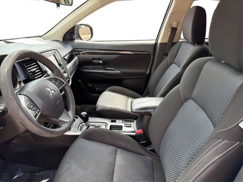 Used 2020 Mitsubishi Outlander ES FWD image 10