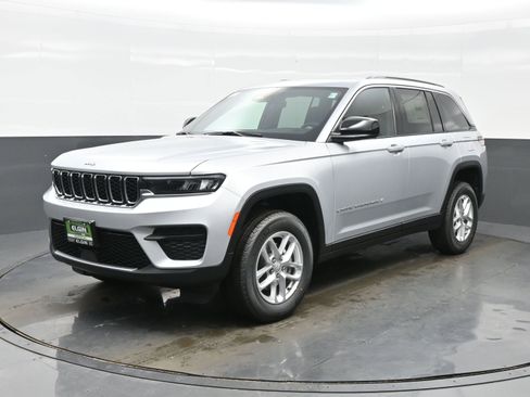 New 2026 Jeep Grand Cherokee Laredo image 2