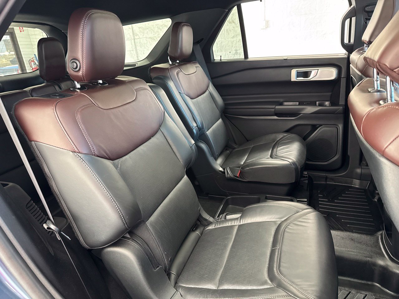 Used 2020 Ford Explorer Platinum w/ Premium Technology Package AWD/4WD image 46