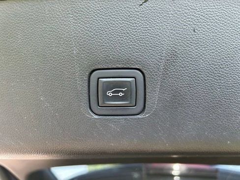Used 2021 Chevrolet Traverse Premier w/ Redline Edition AWD/4WD image 49