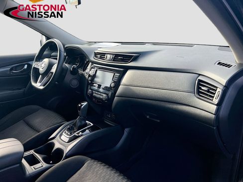 Used 2020 Nissan Rogue SV image 35