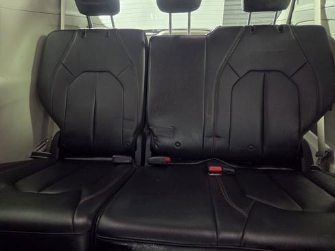 Used 2017 Chrysler Pacifica Touring-L FWD image 24