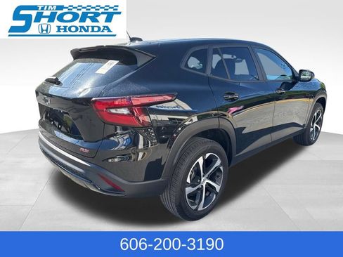 Used 2024 Chevrolet Trax RS w/ Driver Confidence Package FWD image 6