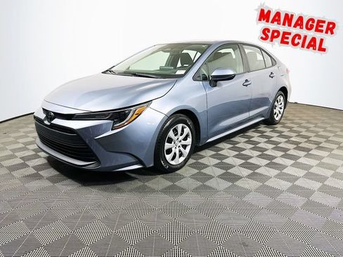Used 2023 Toyota Corolla LE FWD image 4