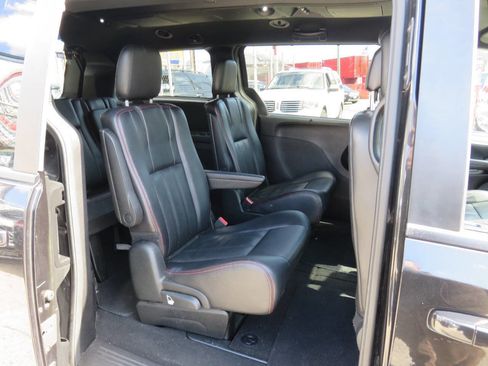 Used 2018 Dodge Grand Caravan GT image 19