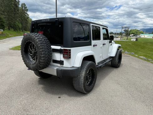 Used 2015 Jeep Wrangler Unlimited Sahara w/ Connectivity Group AWD/4WD image 4