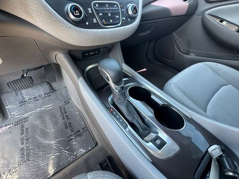 Used 2022 Chevrolet Malibu LT image 30