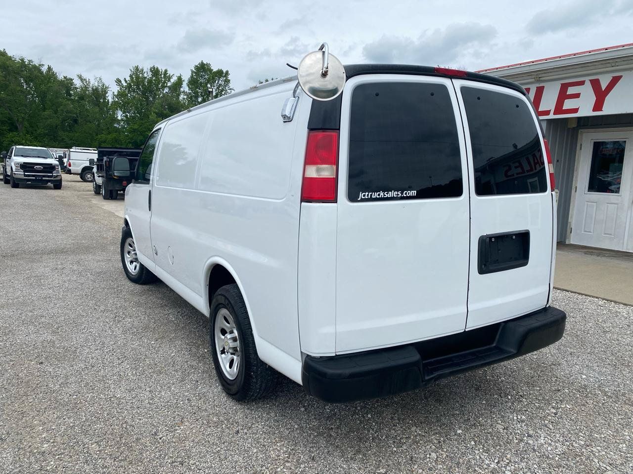 Used 2011 Chevrolet Express 1500 RWD image 6