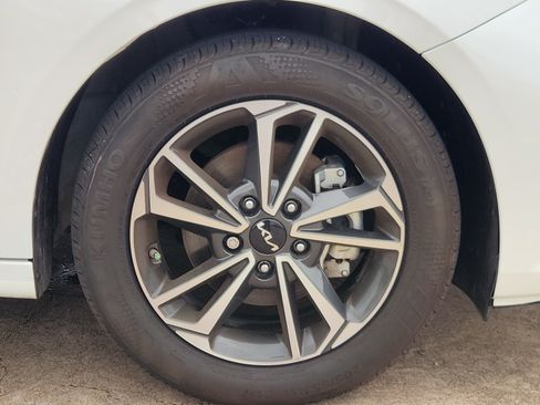 Used 2024 Kia Forte LXS FWD image 11