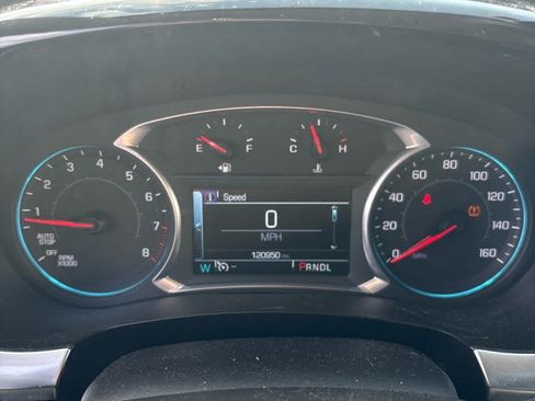 Used 2019 Chevrolet Traverse LT w/ LPO, Floor Liner Package AWD/4WD image 9
