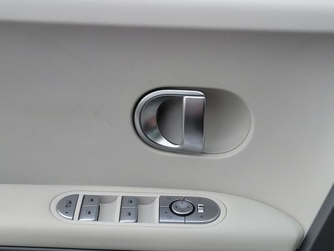 Used 2024 Hyundai Ioniq 5 SEL RWD image 17