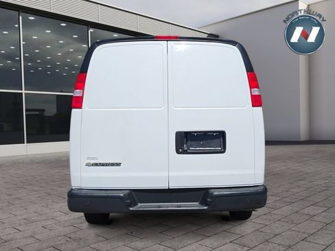 Used 2020 Chevrolet Express 2500 RWD image 4