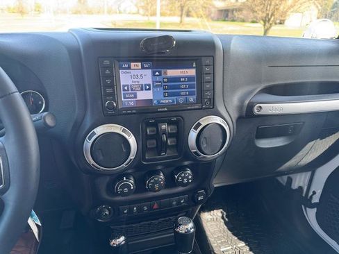 Used 2015 Jeep Wrangler Unlimited Sahara w/ Connectivity Group image 16