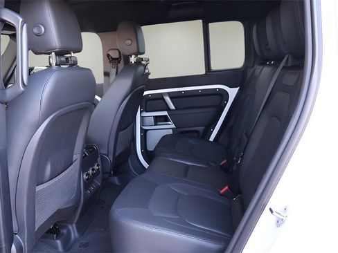 Used 2024 Land Rover Defender 130 X-Dynamic SE image 13
