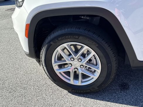 New 2025 Jeep Grand Cherokee L Laredo w/ Luxury Tech Group I image 14