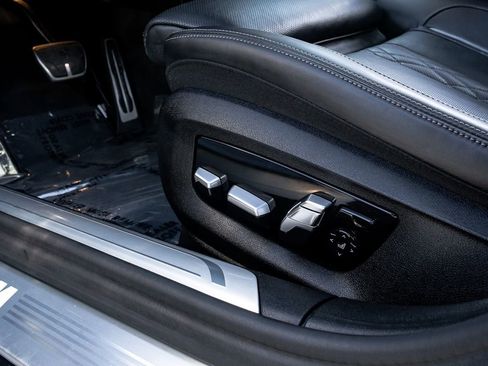 Used 2019 BMW 750i w/ Executive Package image 13
