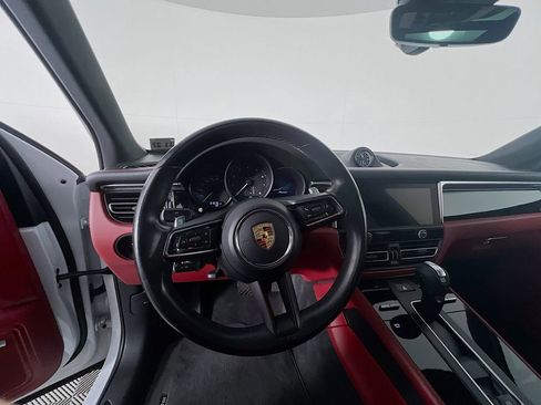 Certified 2022 Porsche Macan Base image 12