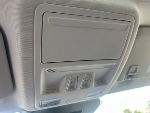 Used 2025 Ford Escape SE w/ PHEV Premium Package FWD image 36