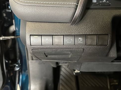 Used 2019 Toyota Camry SE FWD image 18
