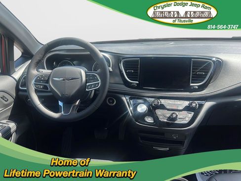 New 2026 Chrysler Pacifica Select image 3