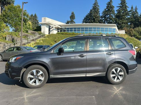 Used 2018 Subaru Forester 2.5i w/ Alloy Wheel Package AWD/4WD image 6