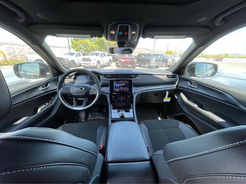 New 2025 Jeep Grand Cherokee L Altitude image 20