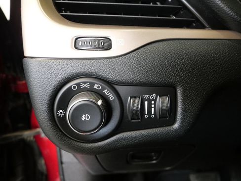 Used 2016 Jeep Cherokee Limited FWD image 14