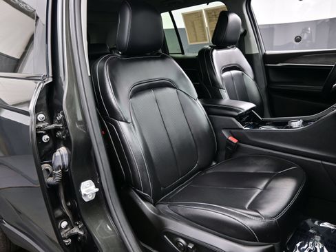 Used 2023 Jeep Grand Cherokee 4WD 4xe w/ Luxury Tech Group II image 17