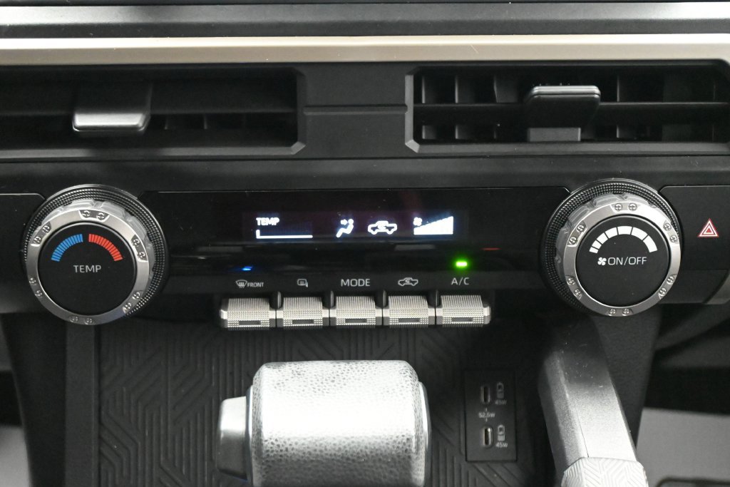 Used 2025 Toyota Tacoma SR AWD/4WD image 21