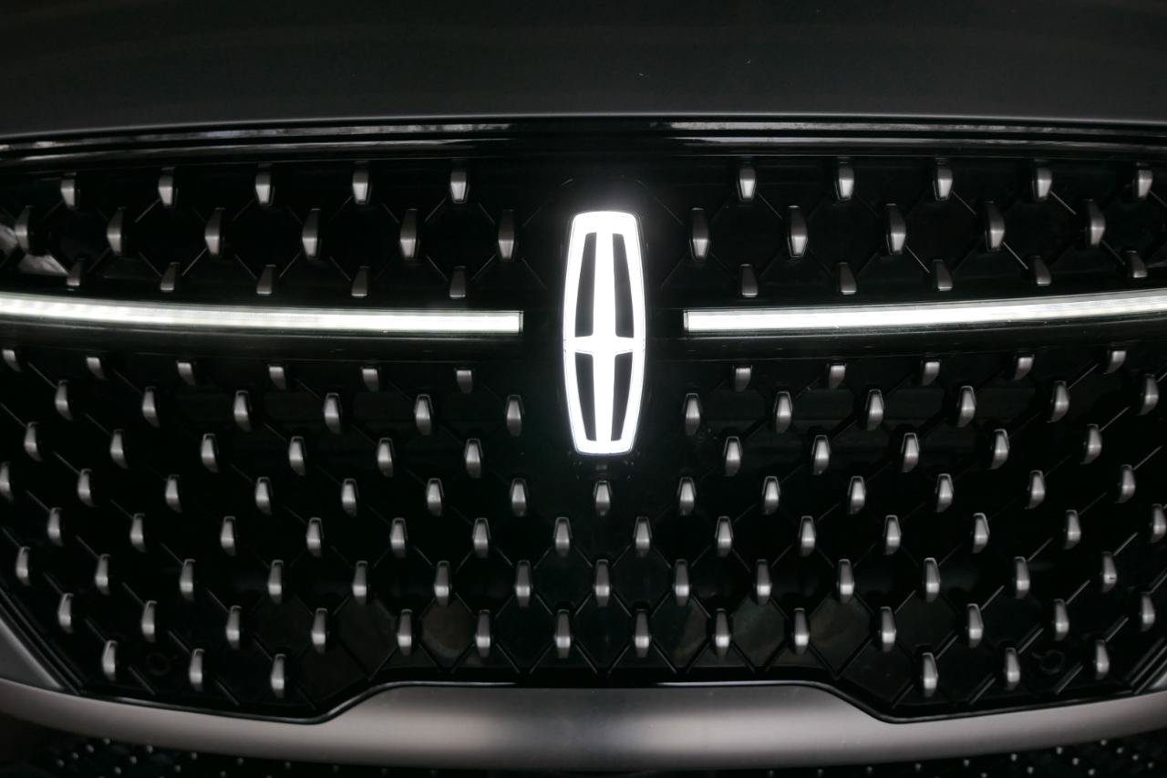 Used 2024 Lincoln Nautilus Reserve AWD/4WD image 36