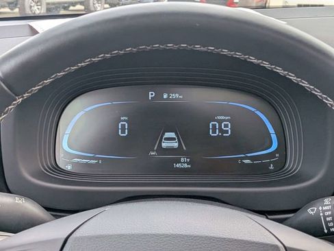 Used 2025 Hyundai Venue SEL FWD image 29