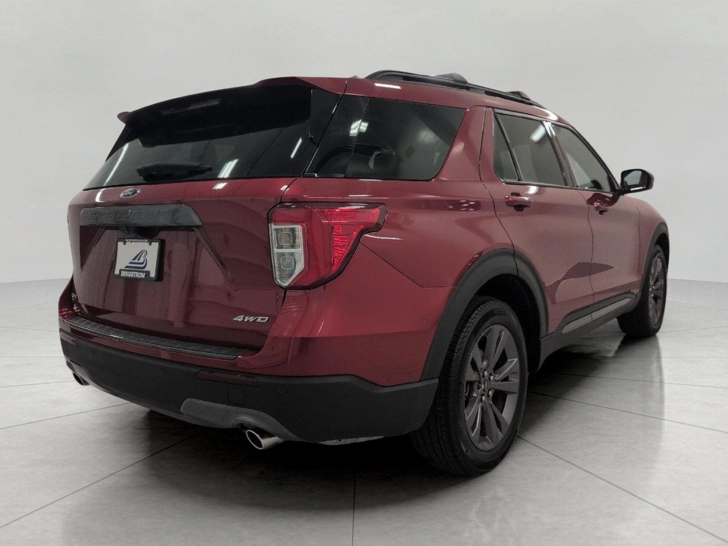 Used 2024 Ford Explorer XLT w/ Equipment Group 202A AWD/4WD image 19