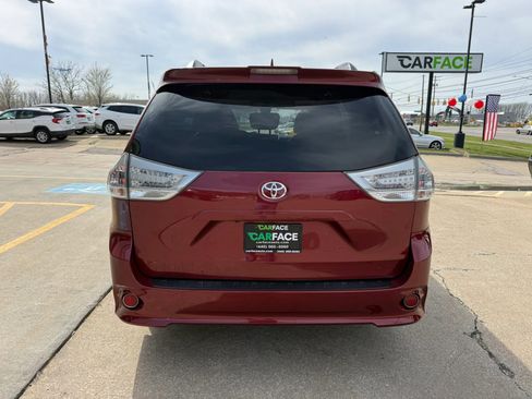 Used 2018 Toyota Sienna SE FWD image 10