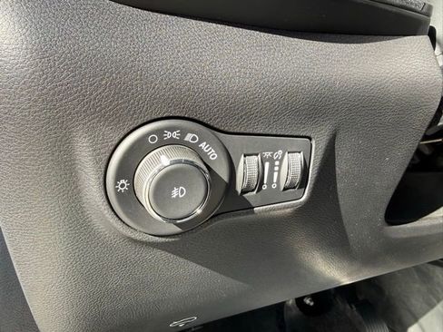 New 2025 Jeep Compass Latitude w/ Sun & Sound Group image 14